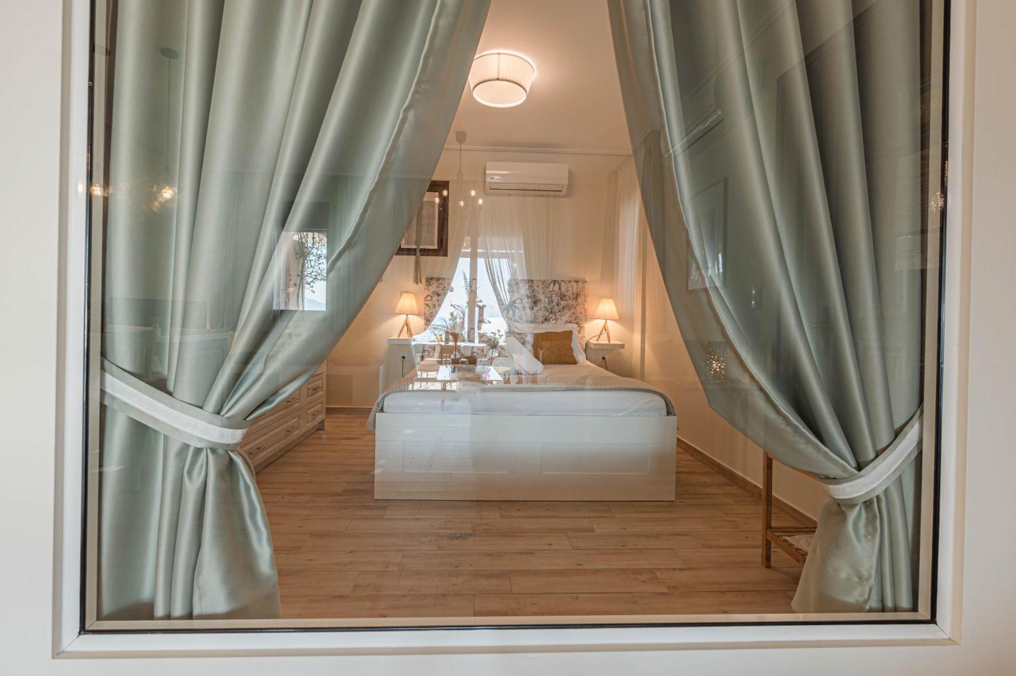 Paralio Astros Beachfront Suites Xiropigado Eksteriør billede