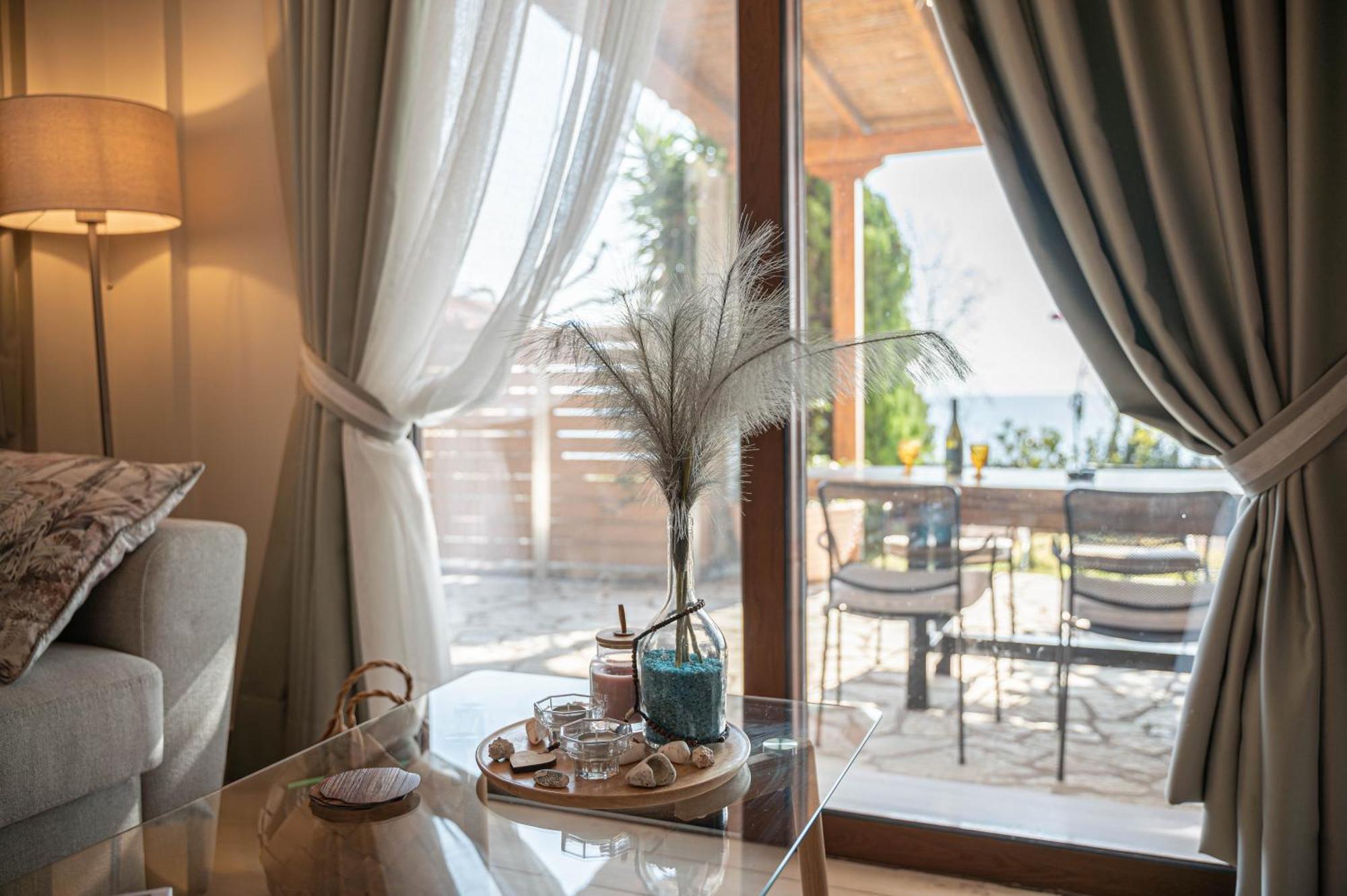 Paralio Astros Beachfront Suites Xiropigado Eksteriør billede