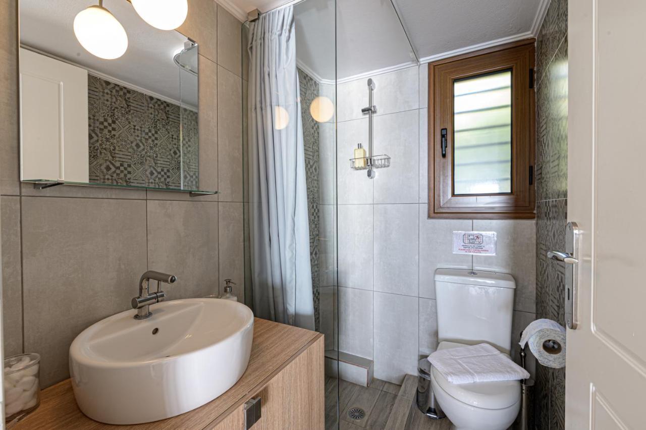Paralio Astros Beachfront Suites Xiropigado Eksteriør billede